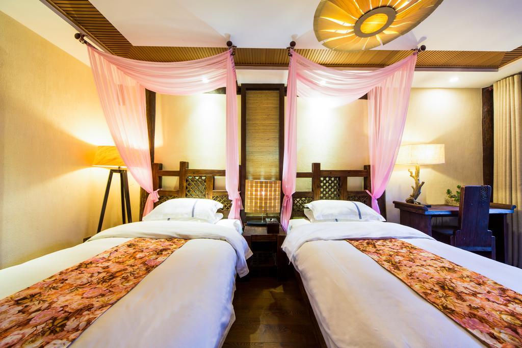 Lijiang Yuntian Palace Hotel Kamer foto